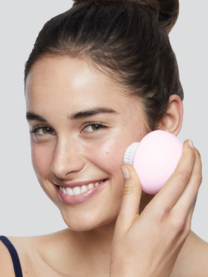 Benefits Of A Facial Cleansing Brush